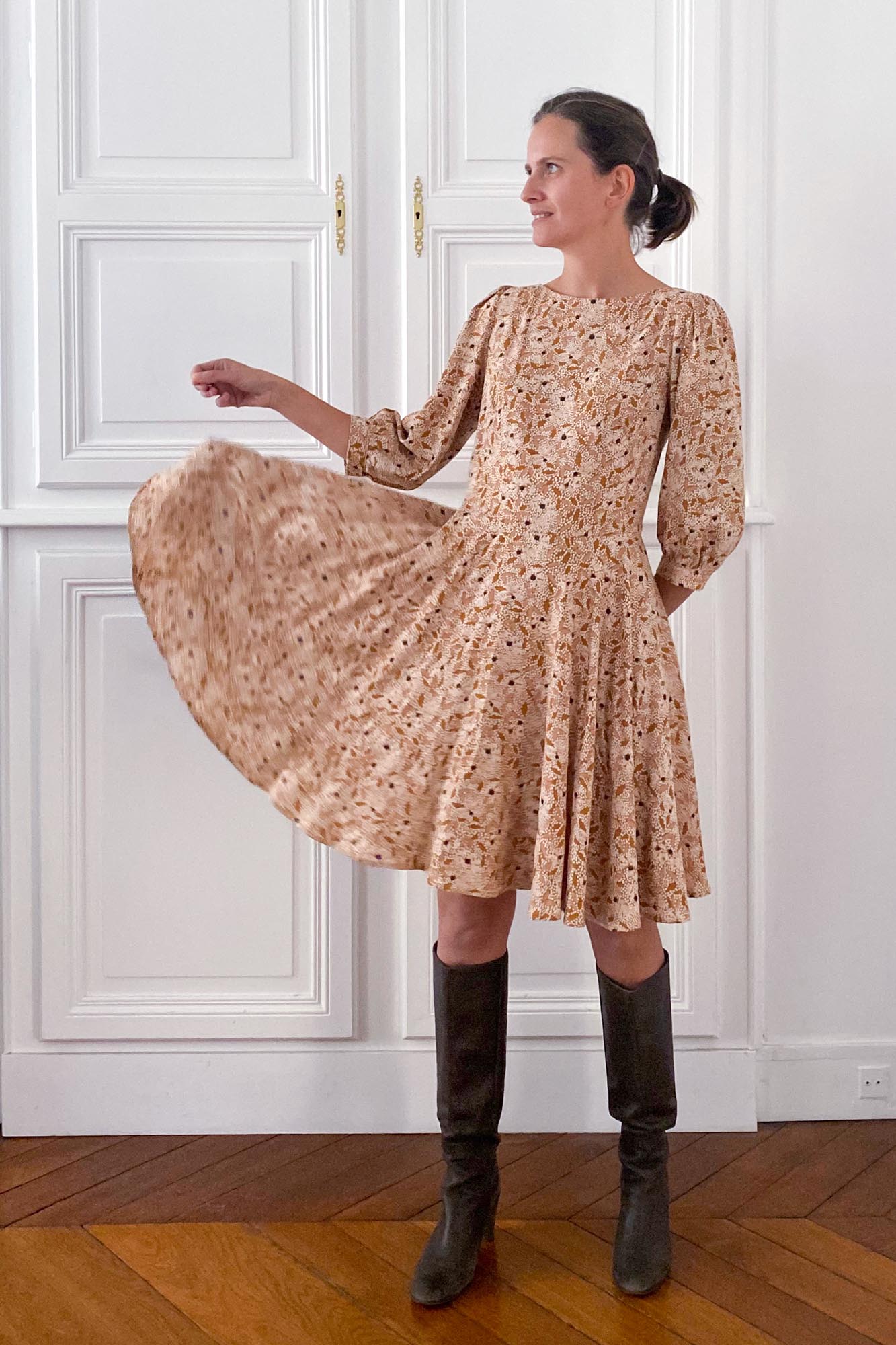 Robe Courte Cercle à Encolure Bateau et Manches Bouffantes