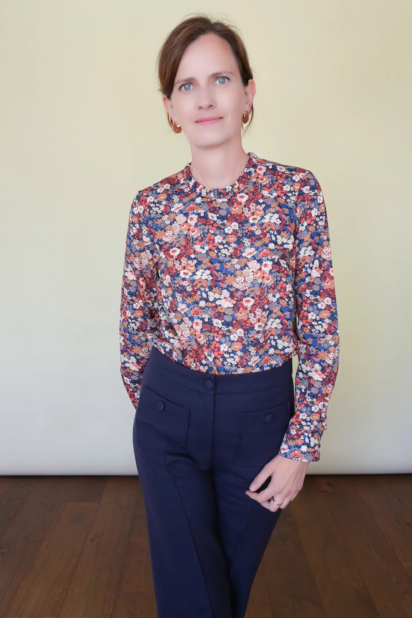 Patron Blouse Manches Chemise en Liberty Thorpe Burnt Orange avec Volant Froncée à l'Encolure