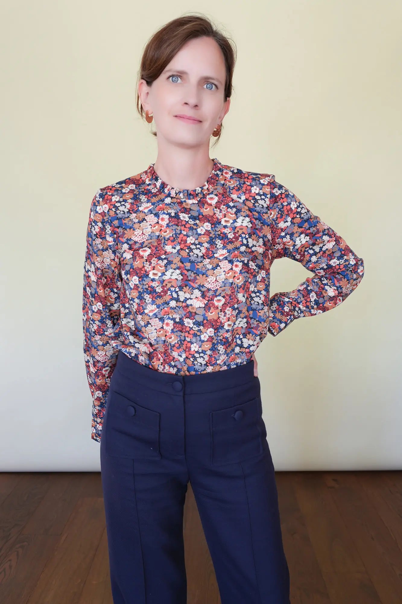 Patron Blouse Manches Chemise en Liberty Thorpe Burnt Orange avec Volant Froncée à l'Encolure