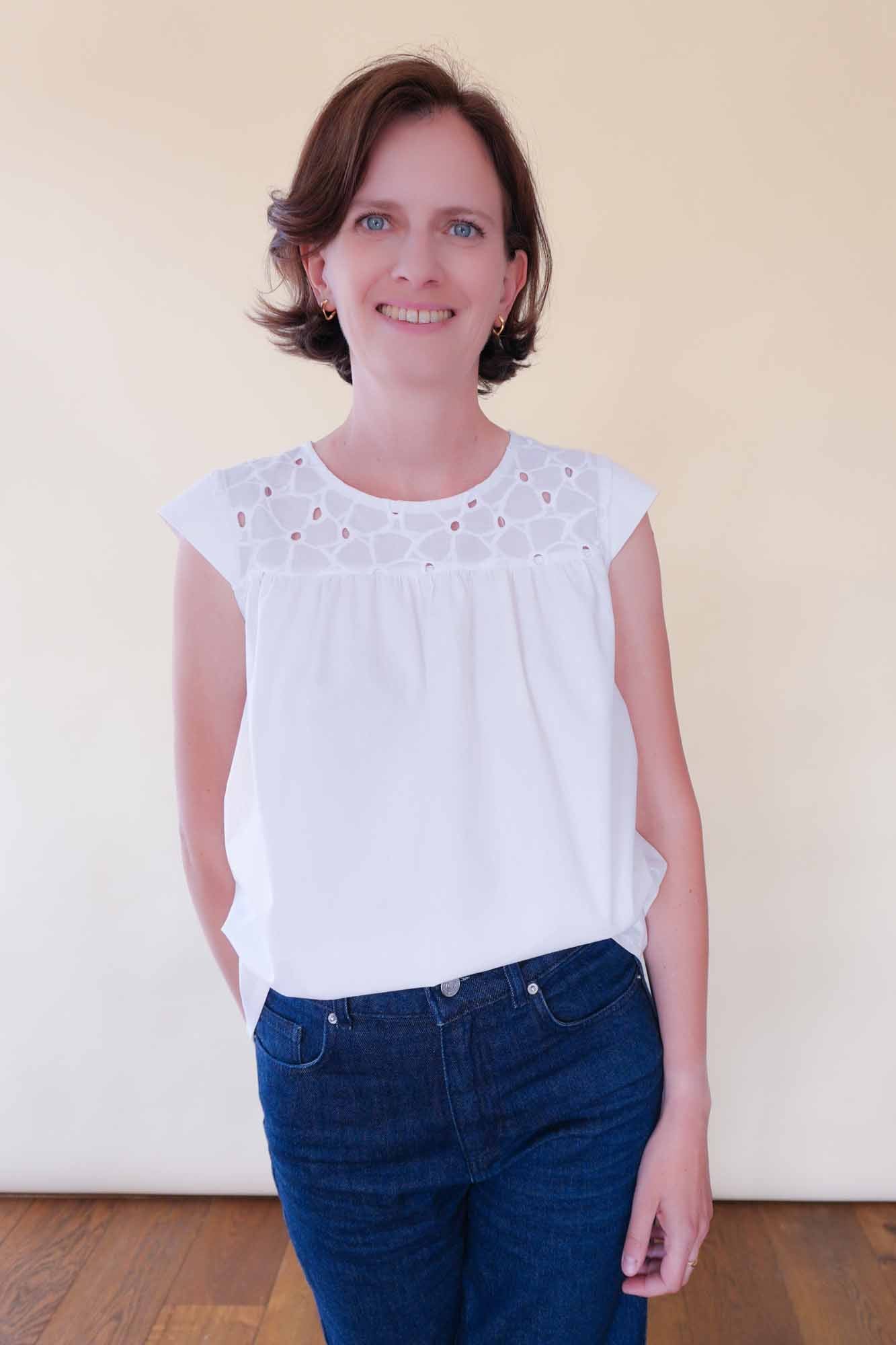 Patron de Couture Femme Plastron, pour créer une Robe ou un Top Sur-Mesure. Du 34 au 56, 2 types de poitrine, 3 statures. Format PDF ou Papier + PDF avec marges incluses.