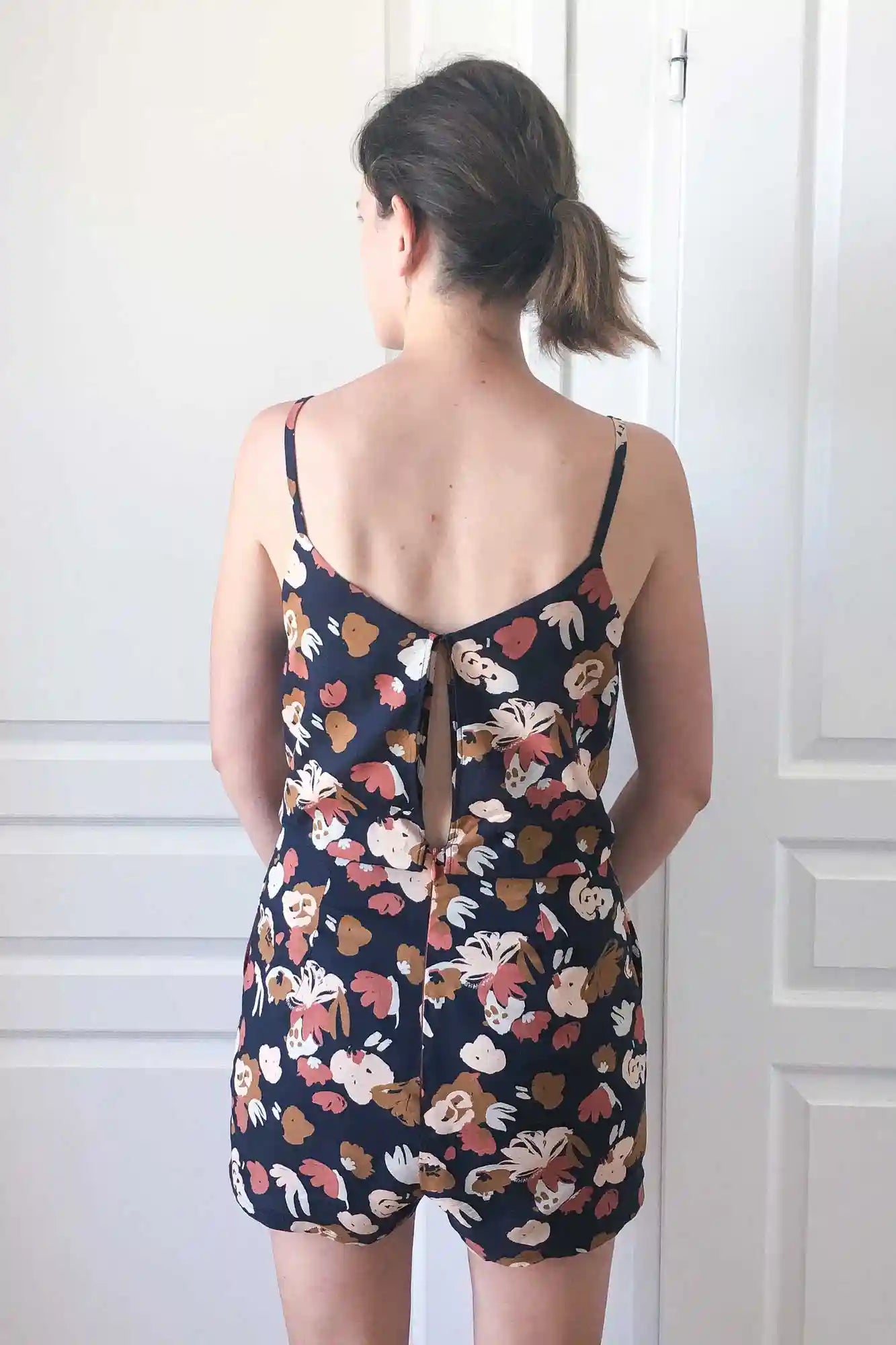 Patron de Couture Robe Caraco À Bretelles À Personnaliser, du 34 au 56, 2 types de poitrine et 3 statures inclus, Pochette ou PDF avec marges incluses, par Atelier Charlotte Auzou