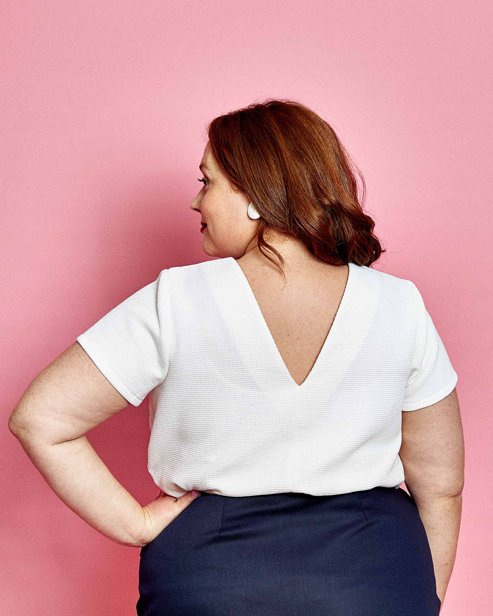 Patron de Couture de Blouse pour Femme avec Décolleté V dans le dos par Charlotte Auzou