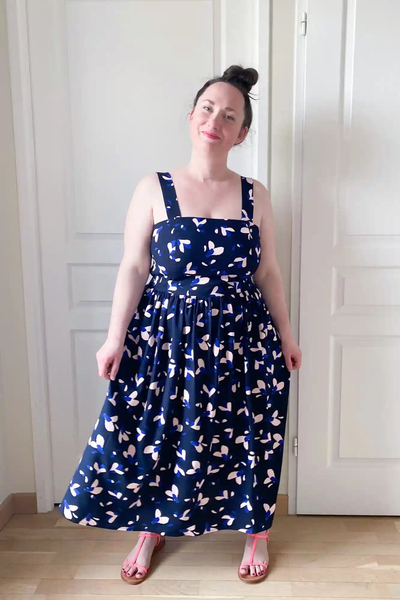 Patron de couture PDF pour femme, jupe ou robe froncée cintrée à la taille, à personnaliser avec le concept couture Atelier Charlotte Auzou, disponible en 4 longueurs et 3 statures pour une création sur-mesure