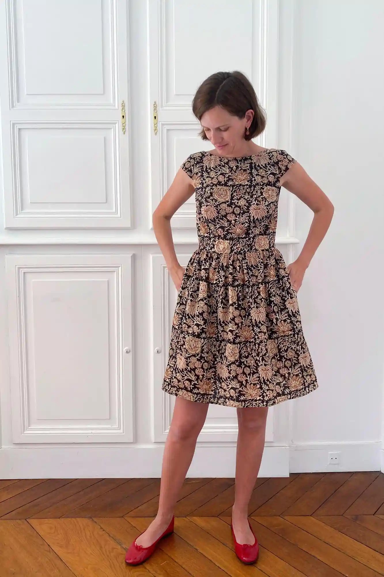 Patron de couture PDF pour femme, jupe ou robe froncée cintrée à la taille, à personnaliser avec le concept couture Atelier Charlotte Auzou, disponible en 4 longueurs et 3 statures pour une création sur-mesure