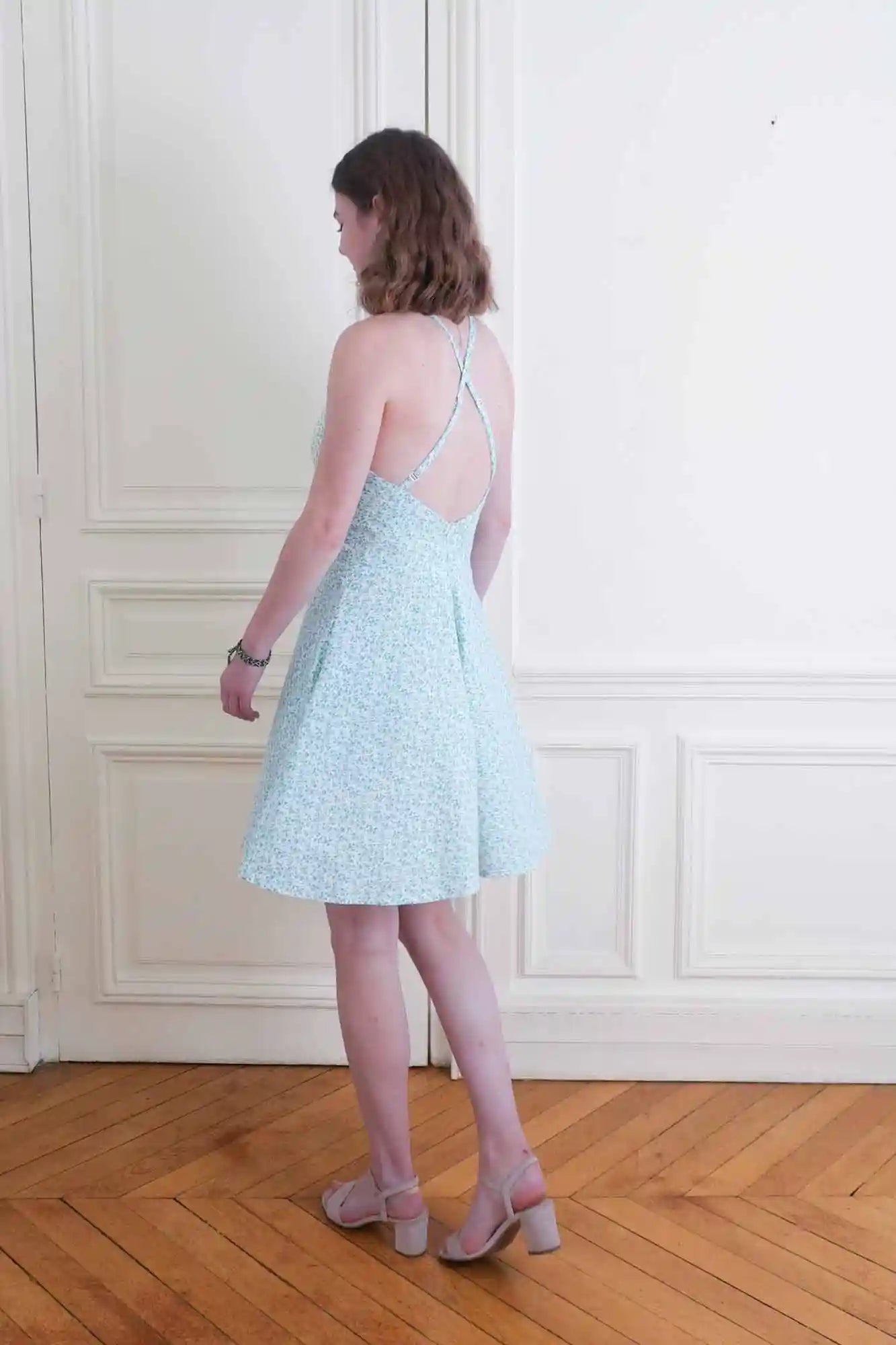 Robe Courte Dos Nu à Bretelles Croisées