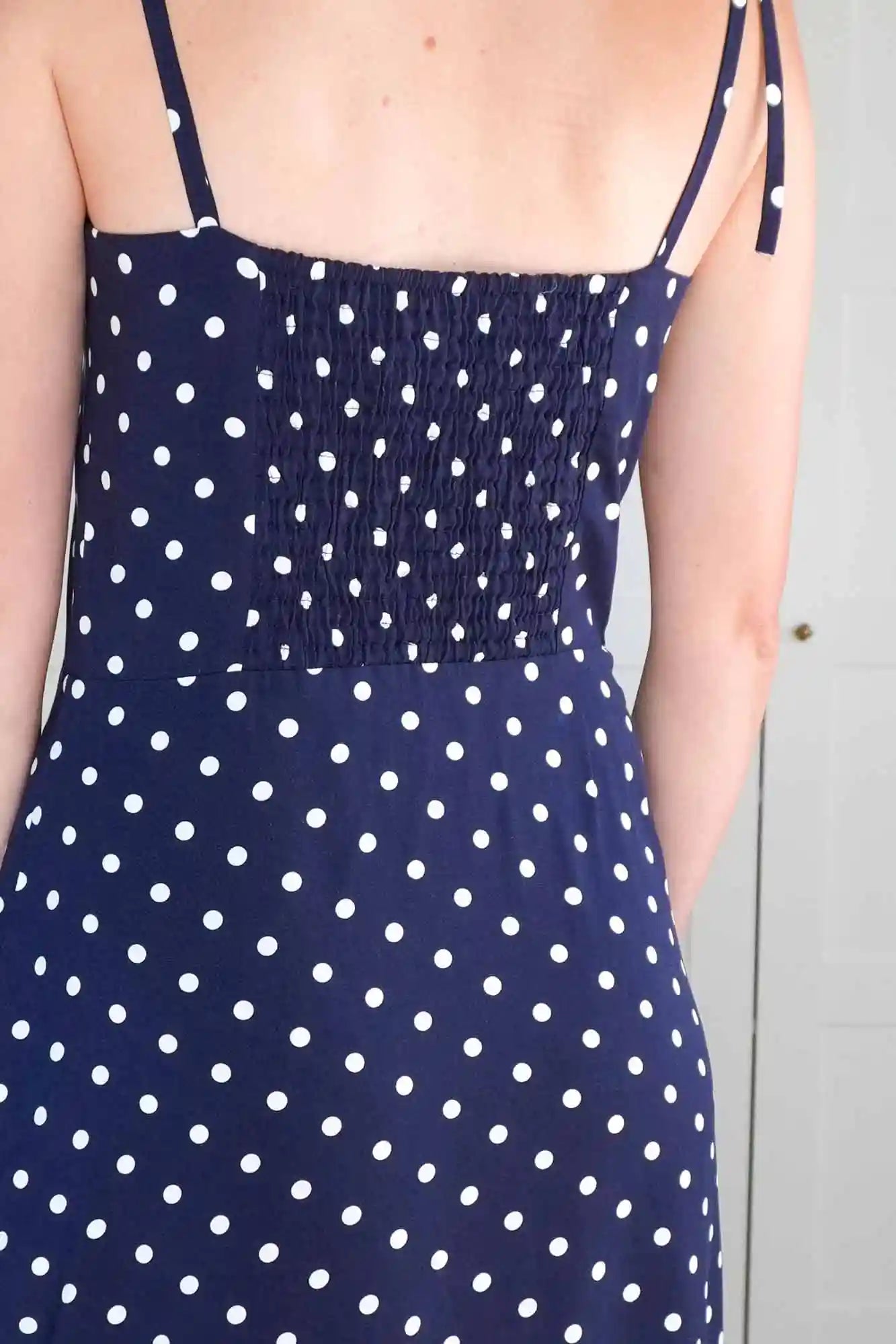 Robe à Smocks, Patron de Couture pour Femme, Longueur Midi avec Fente, PDF ou Pochette, du 34 au 56, 100% Modulable par Atelier Charlotte Auzou