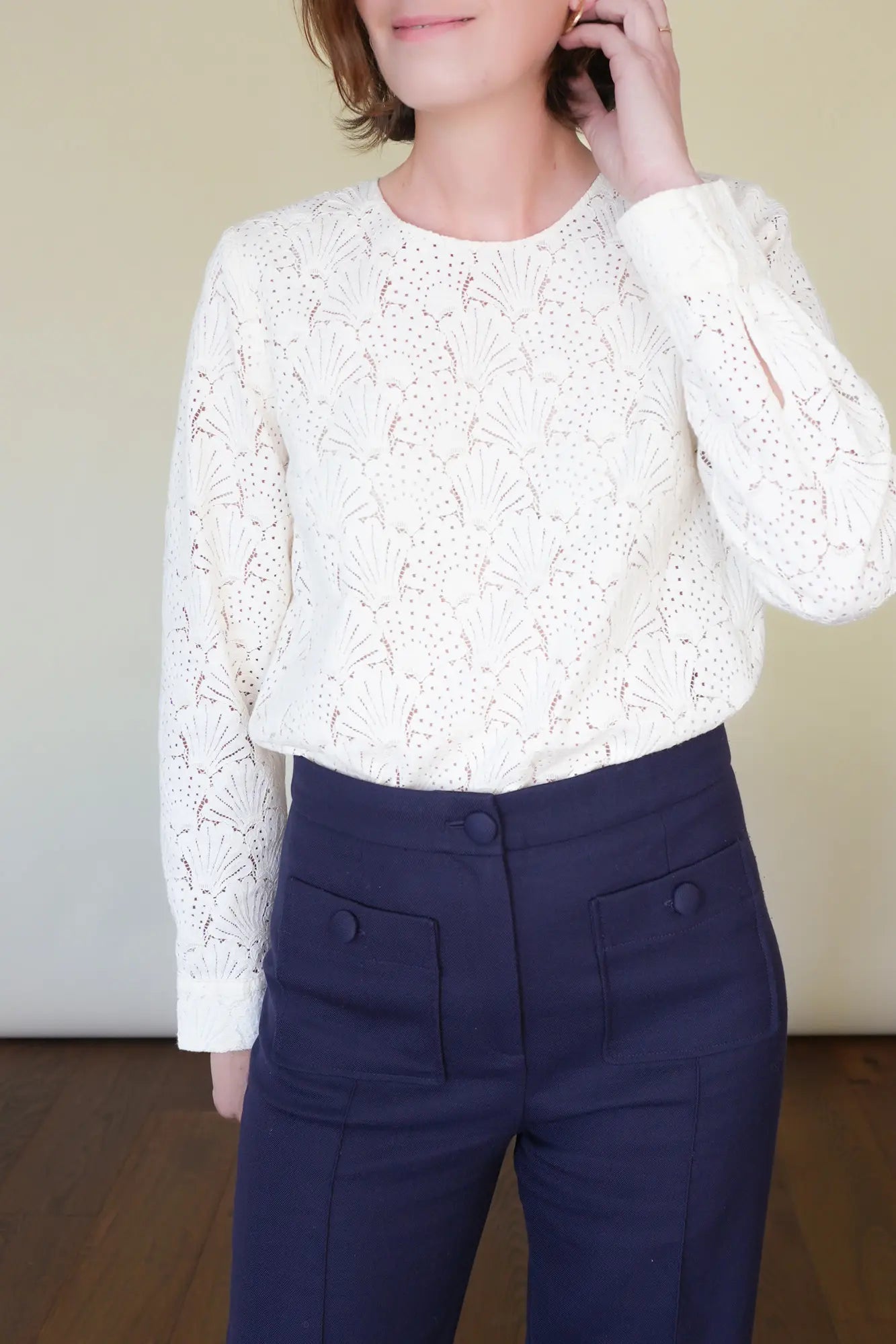 Patron de Blouse en Dentelle Encolure Ronde et Manches Longues, Personnalisable en Ligne, Calques de Tailles et Marges Incluses