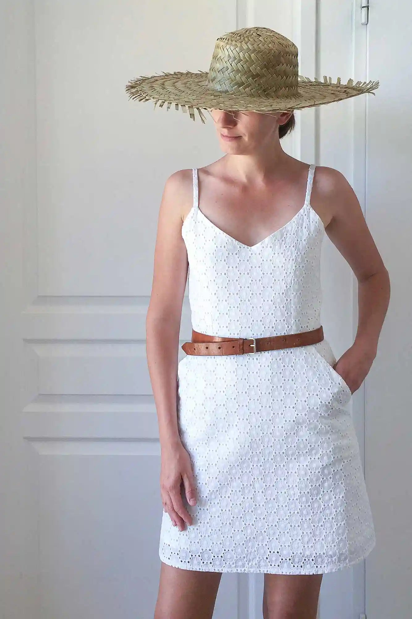 Patron de Couture Robe Caraco À Bretelles À Personnaliser, du 34 au 56, 2 types de poitrine et 3 statures inclus, Pochette ou PDF avec marges incluses, par Atelier Charlotte Auzou