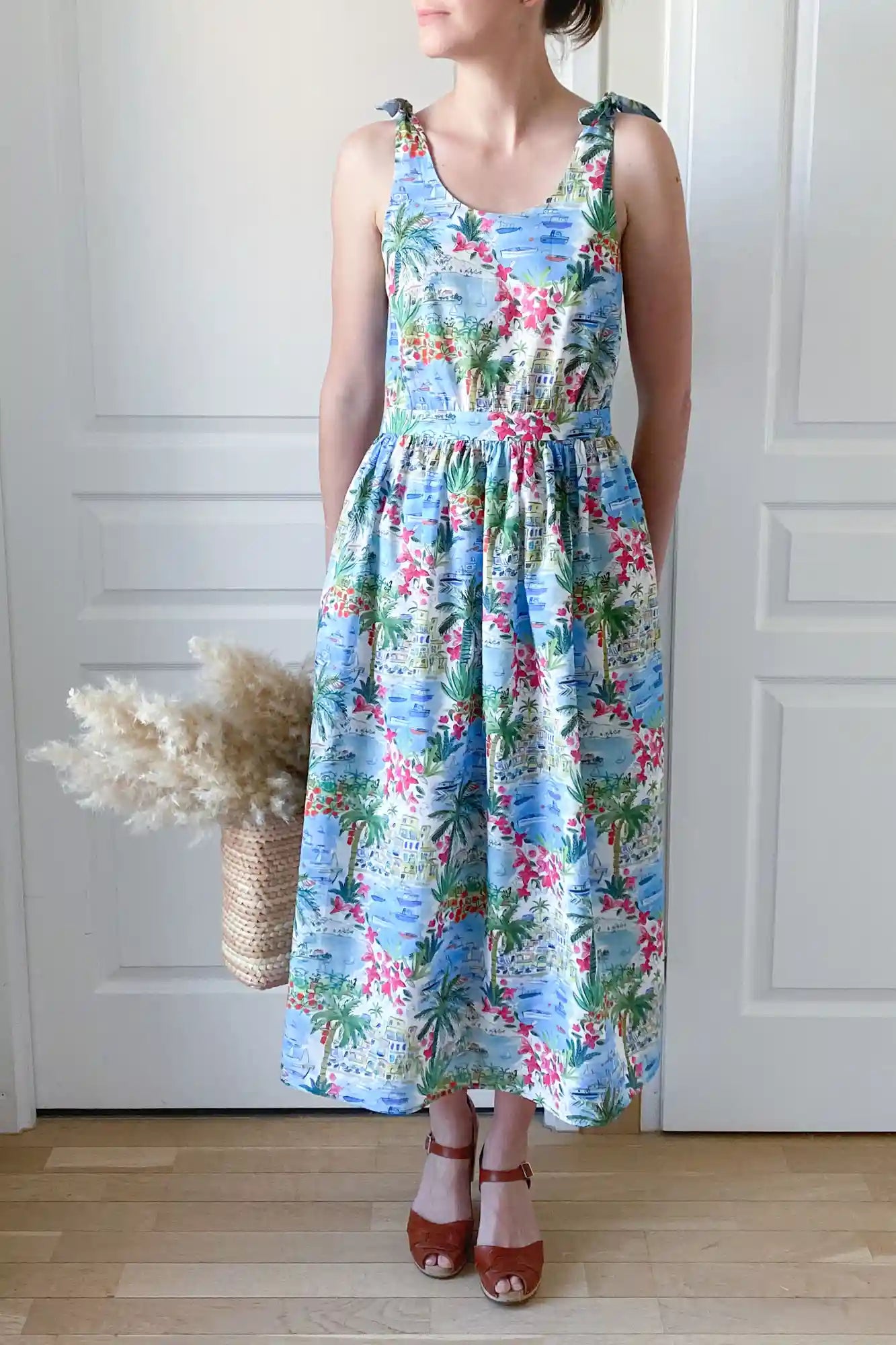 Patron de couture PDF pour femme, jupe ou robe froncée cintrée à la taille, à personnaliser avec le concept couture Atelier Charlotte Auzou, disponible en 4 longueurs et 3 statures pour une création sur-mesure