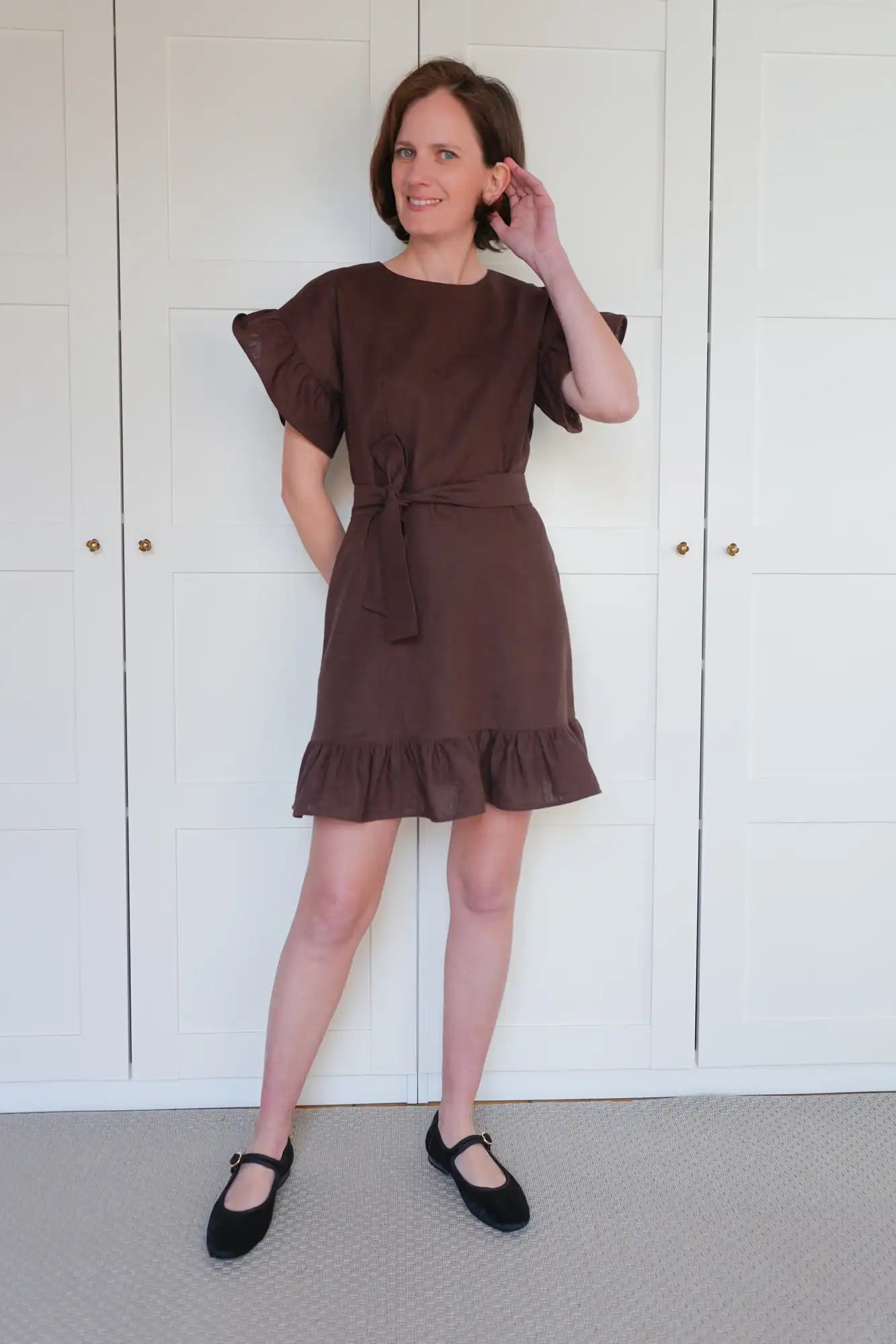 Patron de Couture de Robe Courte à Volants en lin lavé couleur chocolat