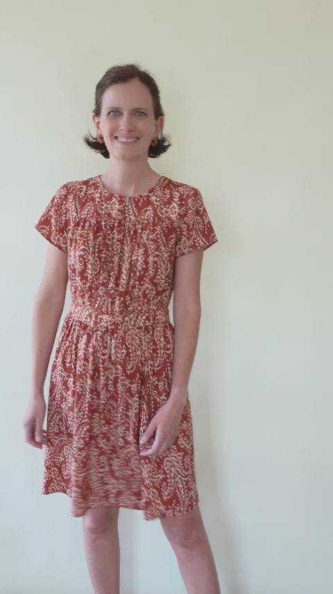 Patron de Couture Femme Plastron, pour créer une Robe ou un Top Sur-Mesure. Du 34 au 56, 2 types de poitrine, 3 statures. Format PDF ou Papier + PDF avec marges incluses.