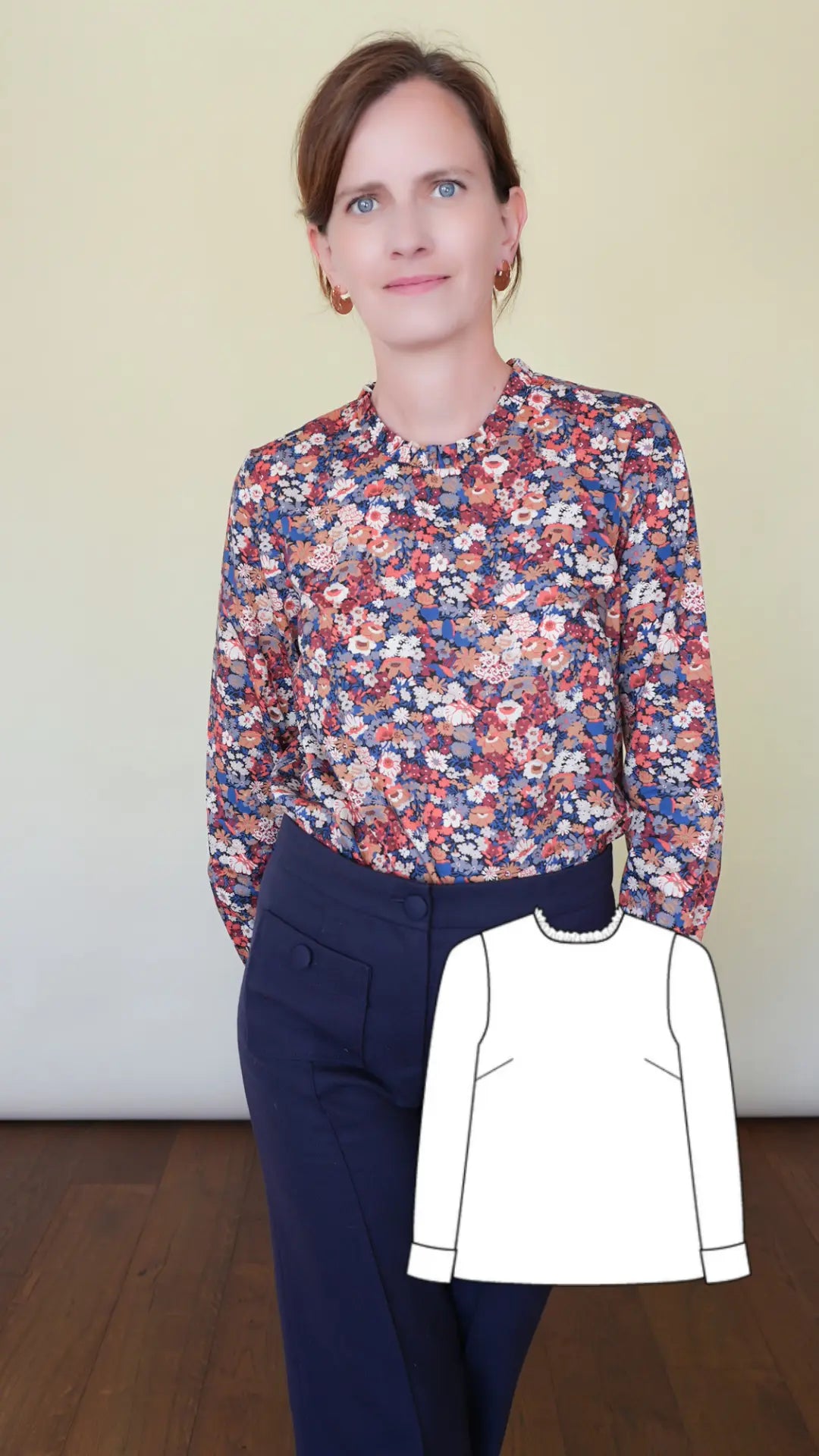 Patron de Blouse pour Femme à Manches Longues avec Petit Volant à l'Encolure Ronde en Tissu Liberty