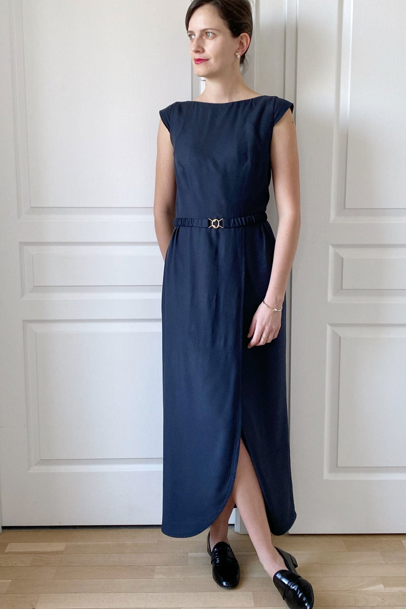 coudre robe invitée soirée fête réveillon longue portefeuille bleu marine dobby night atelier brunette patron couture pdf robe femme sur mesure atelier charlotte auzou personnalisation mancherons encolure bateau