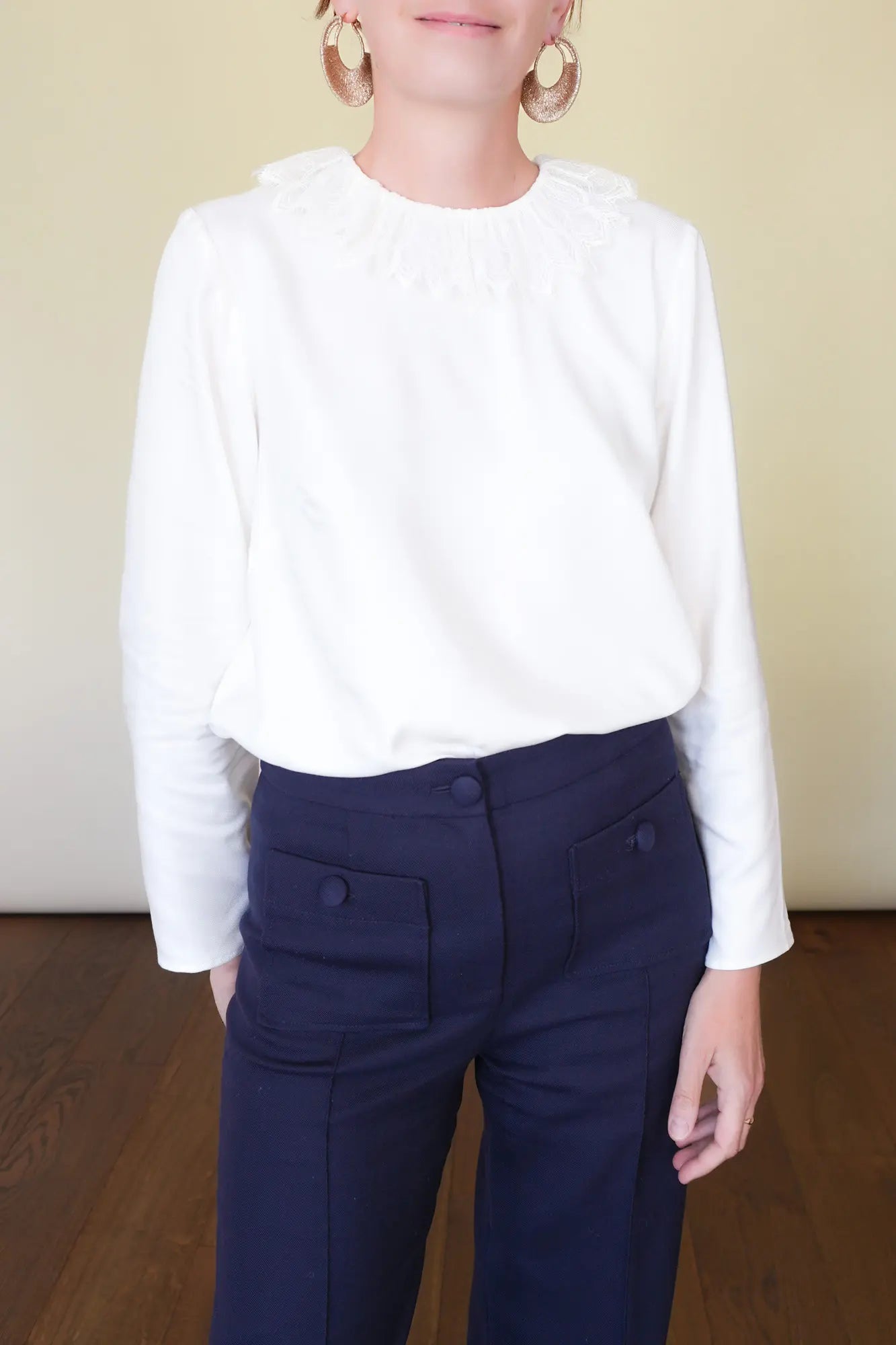 Patron Blouse Mariée Col en Dentelle Chantilly avec Manches Longues en Sergé de Viscose, du 34 au 56