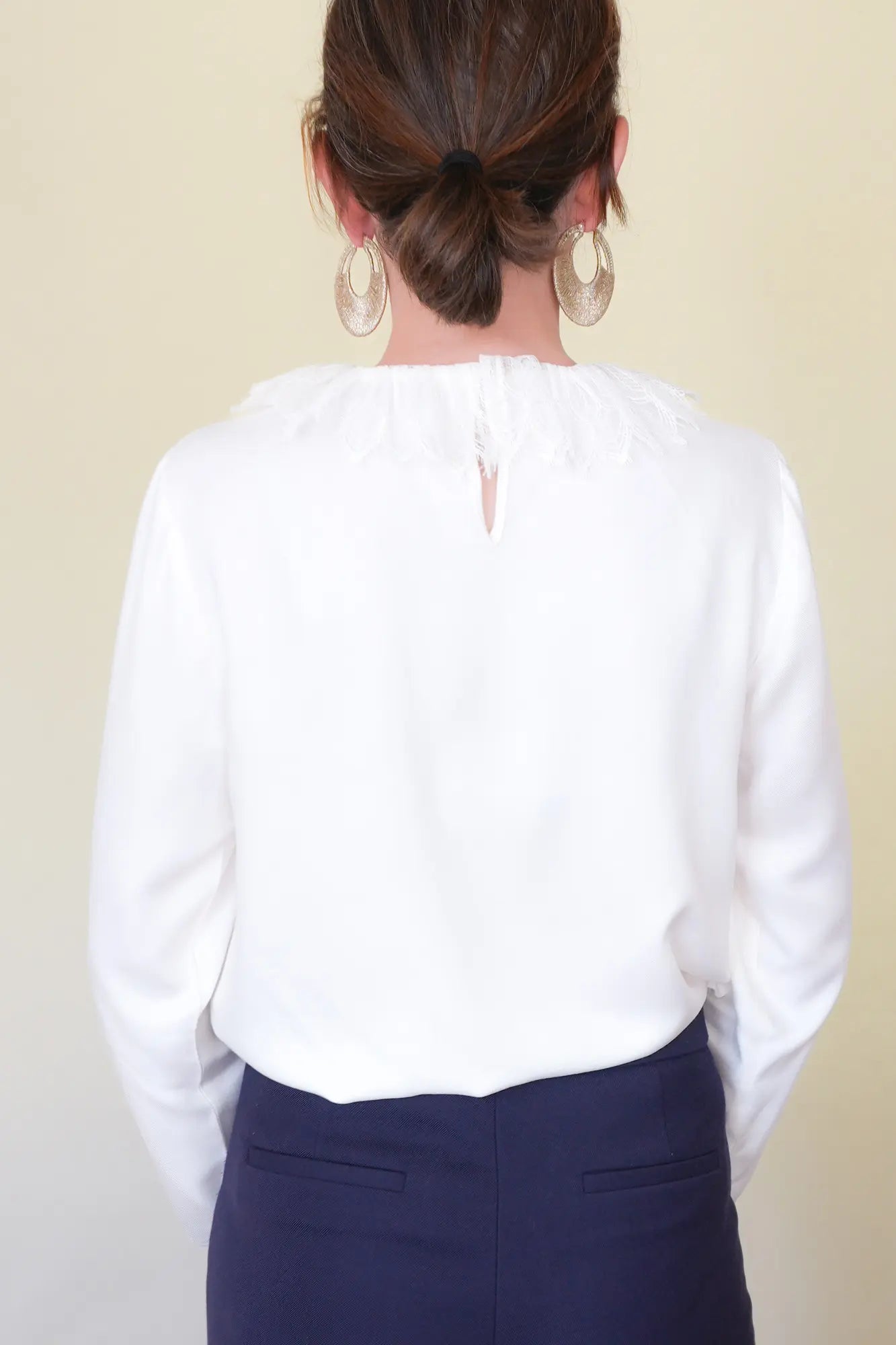 Patron Blouse Mariée Col en Dentelle Chantilly avec Manches Longues en Sergé de Viscose, du 34 au 56