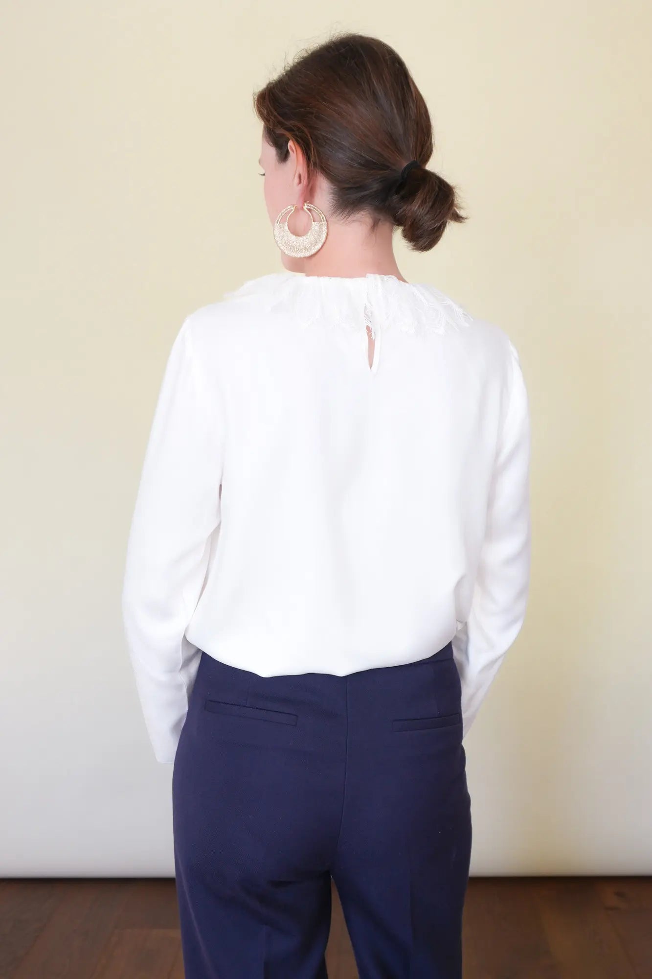 Patron Blouse Mariée Col en Dentelle Chantilly avec Manches Longues en Sergé de Viscose, du 34 au 56