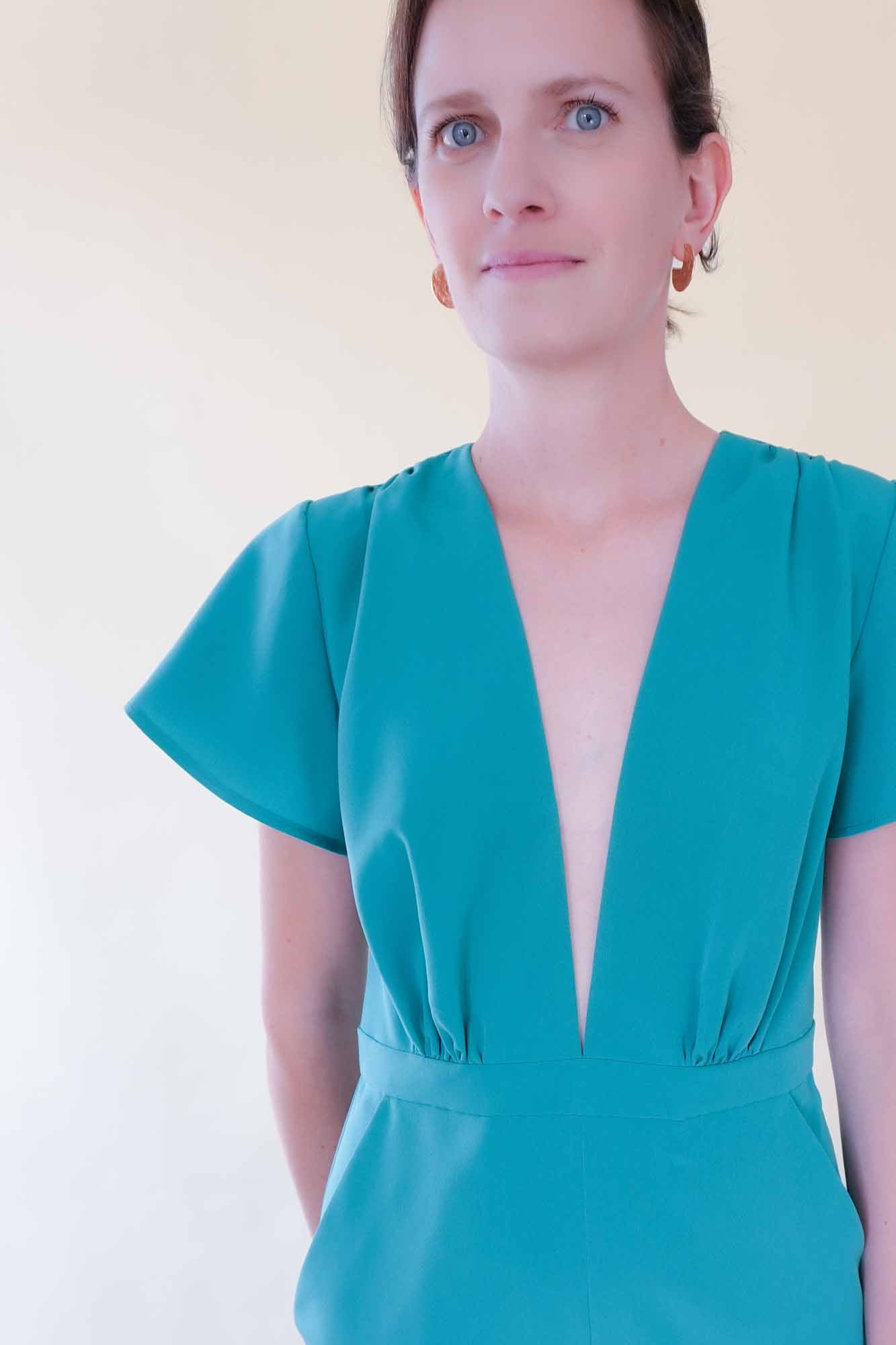 Patron de Couture Décolleté Profond et Échancré à Personnaliser en Robe ou Combinaison avec le Concept Couture par Atelier Charlotte Auzou