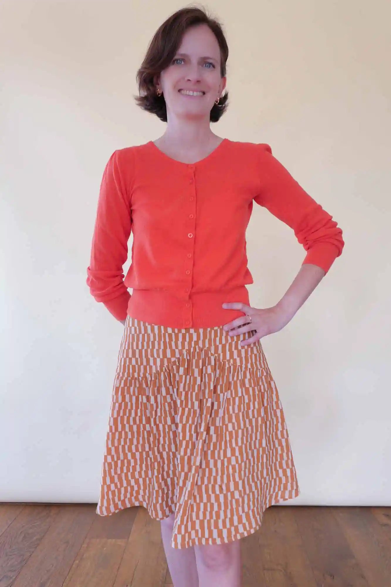 Patron de Couture Jupe à Empiècement à Personnaliser avec le Concept Couture par Atelier Charlotte Auzou. Du 34 au 56, 3 longueurs et 3 statures incluses pour les petites et les grandes.  