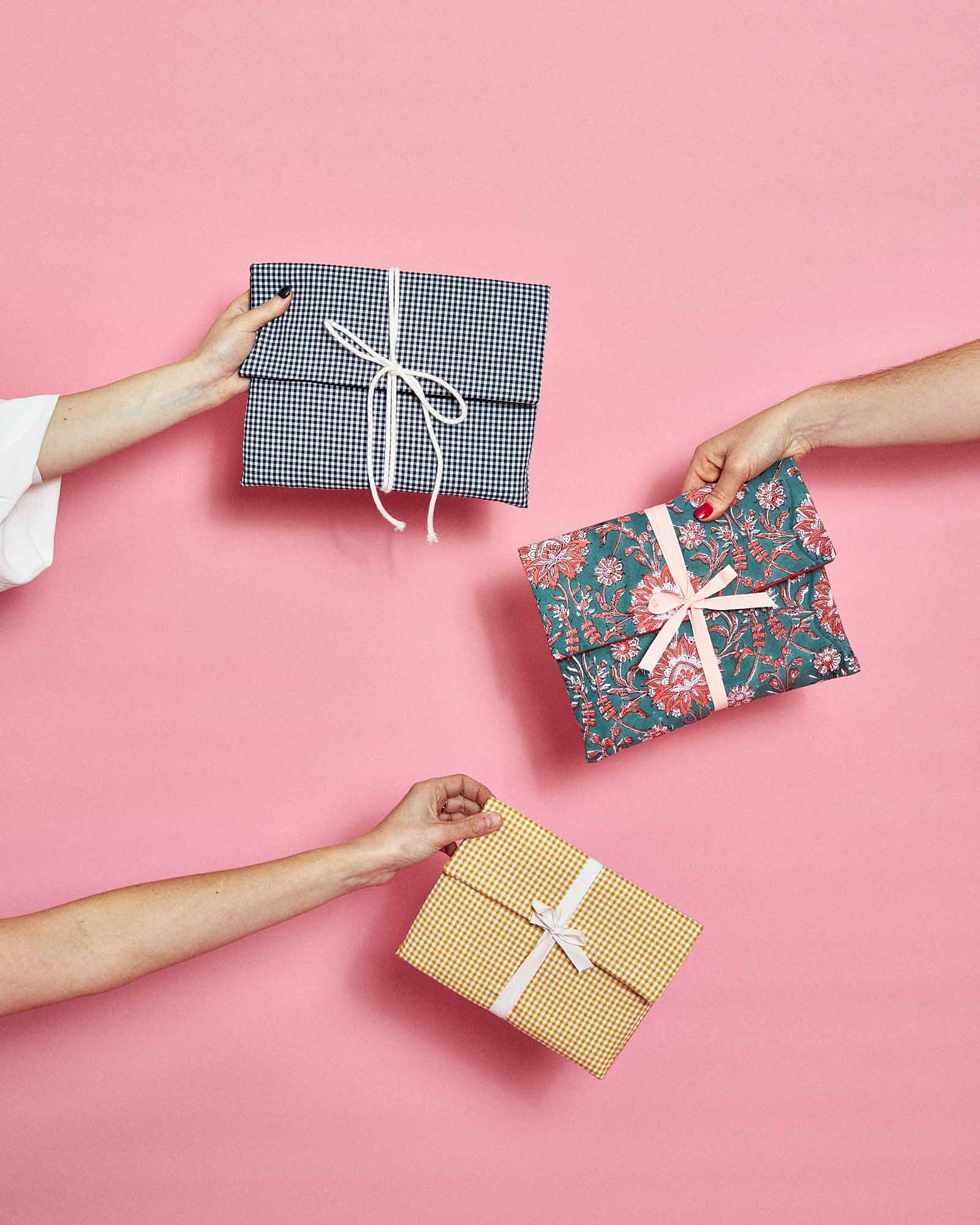 Patron de Pochette Sur Mesure pour Tablette ou Ordinateur, Couture Débutant dans le Livre de Charlotte Auzou
