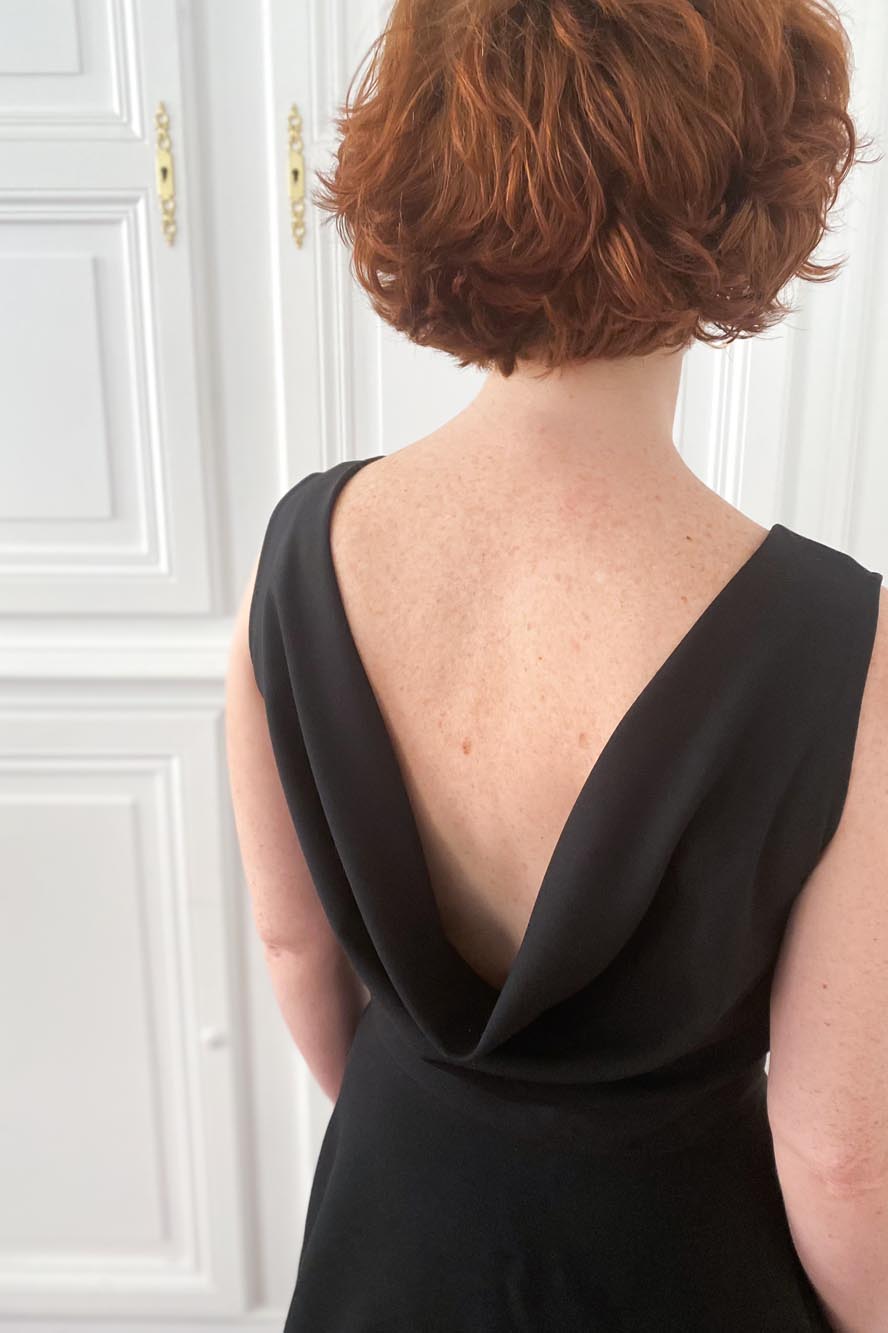 Petite Robe Noire Dos Bénitier