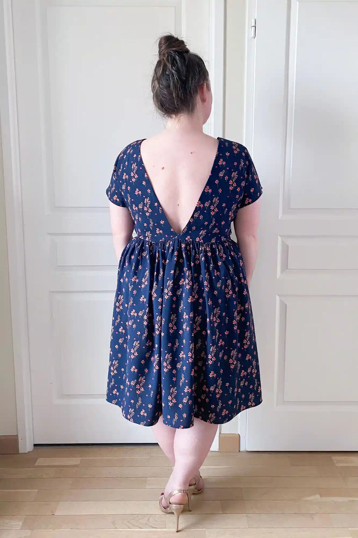 Patron de Couture Robe Midi Dos Nu