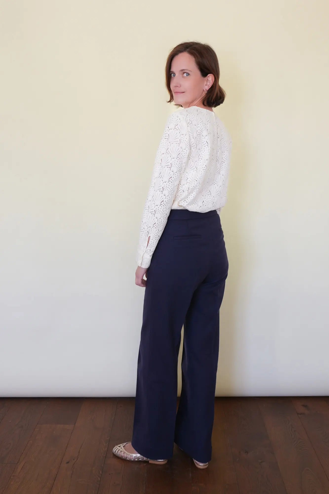 Patron de Blouse en Dentelle Encolure Ronde et Manches Longues, Personnalisable en Ligne, Calques de Tailles et Marges Incluses