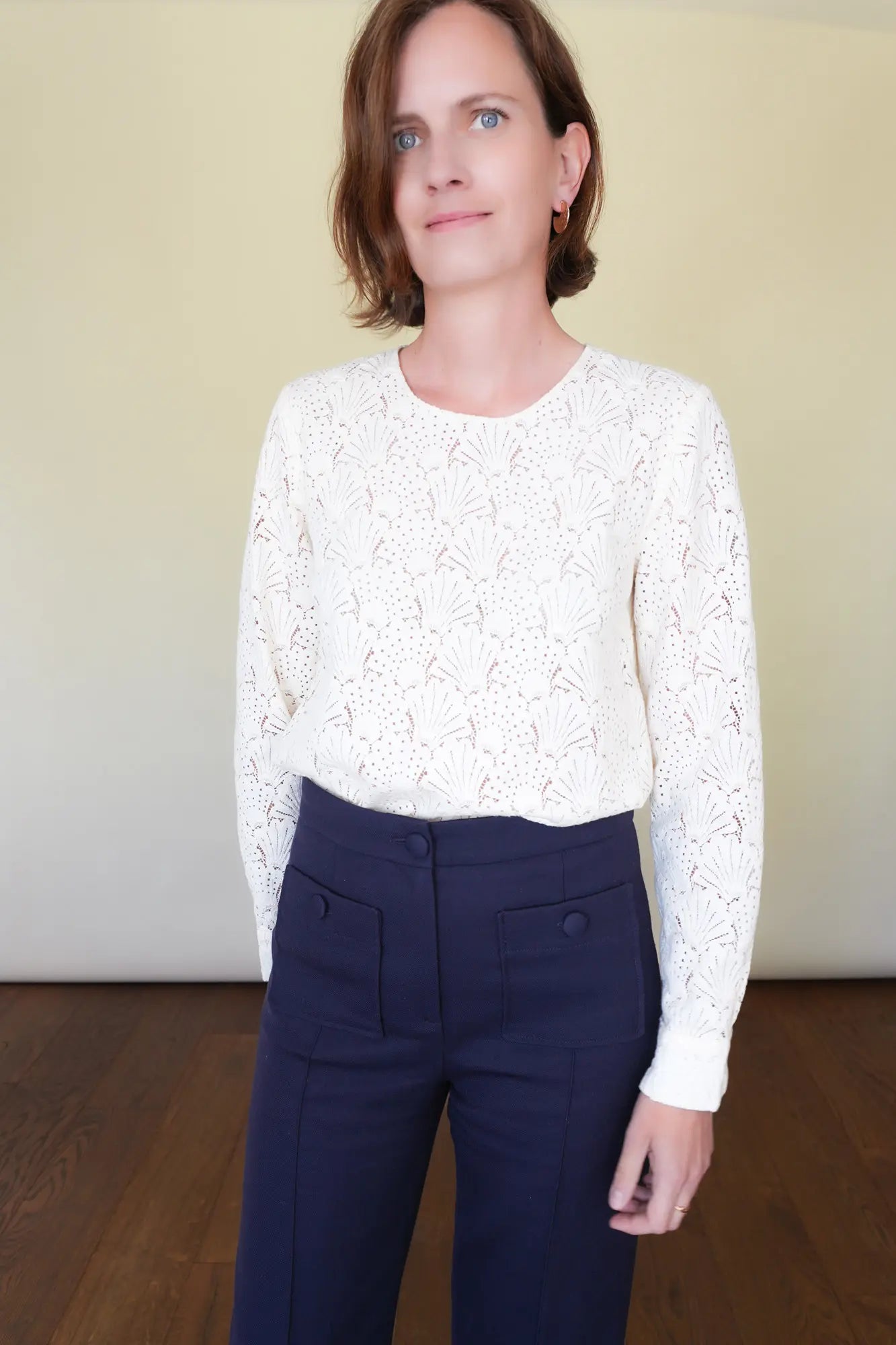 Patron de Blouse en Dentelle Encolure Ronde et Manches Longues, Personnalisable en Ligne, Calques de Tailles et Marges Incluses