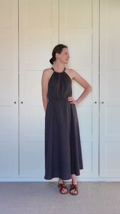 Coudre une Robe Longue Noire avec le Patron à Personnaliser Bain de Soleil par Atelier Charlotte Auzou et la Popeline de Coton Deep Charcoal par Atelier Brunette