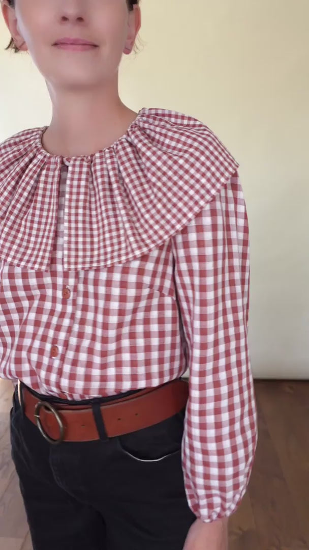 Patron de Blouse à Col Large Froufrou Pierrot en Double Gaze Vichy