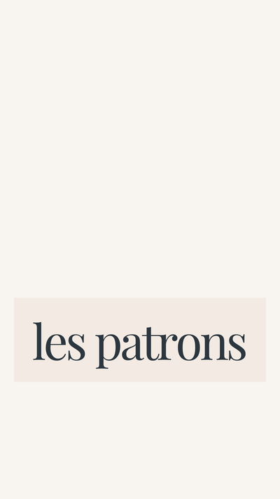 Les patrons à personnaliser sont proposés au format PDF avec planches A4 et A0, marges incluses et calques de tailles, ou au format Papier + PDF. 