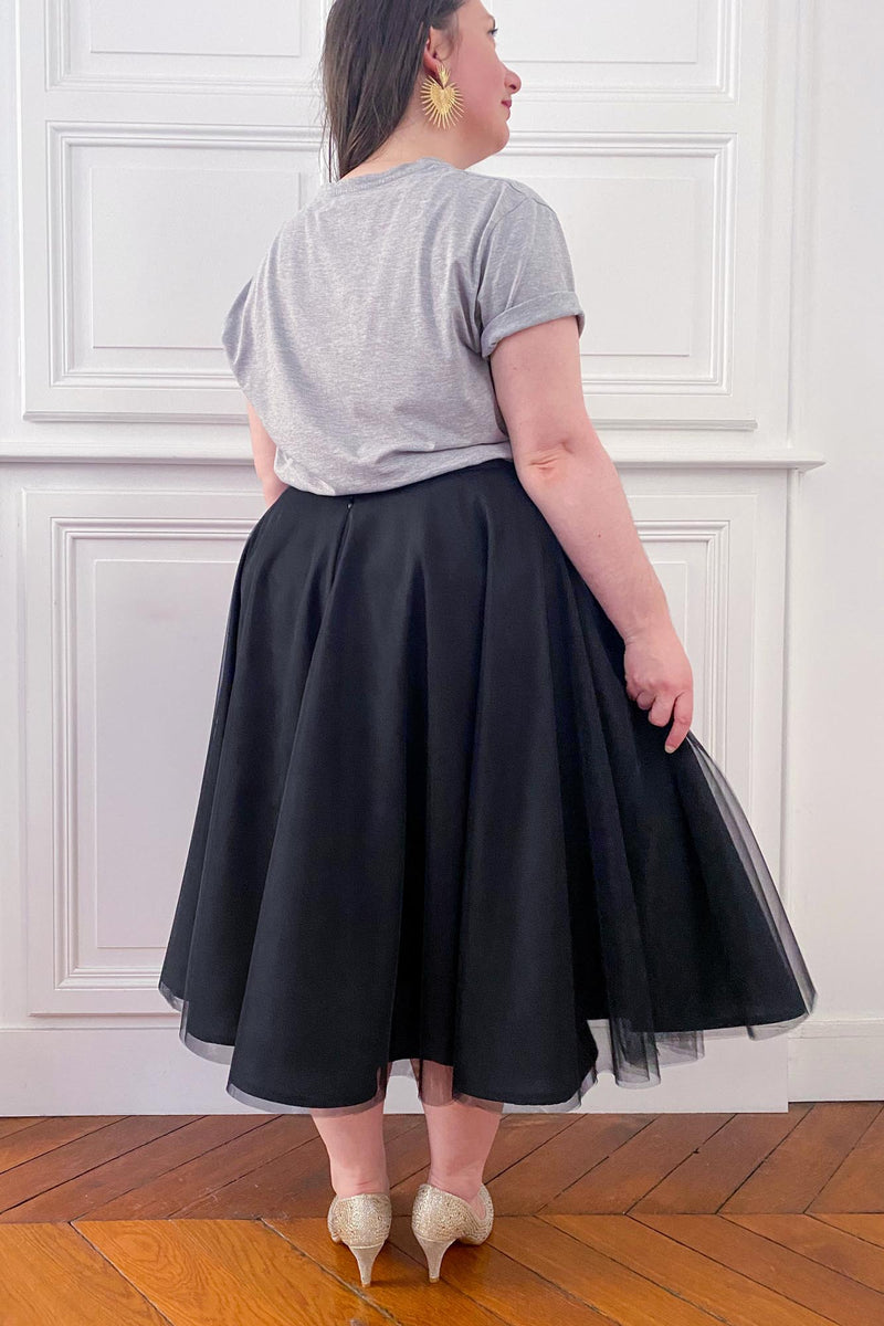 Patron de jupe cercle en tulle noir longueur midi, à personnaliser pour une création sur-mesure, au format PDF A4 et A0, concept couture par Atelier Charlotte Auzou