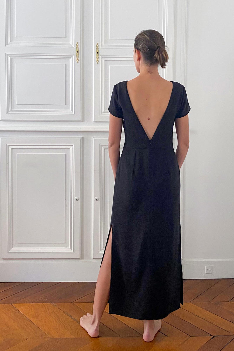 Coudre une robe droite longue dos nu noire avec des fentes sur le côté pippalike, patron de couture PDF à personnaliser par Atelier Charlotte Auzou