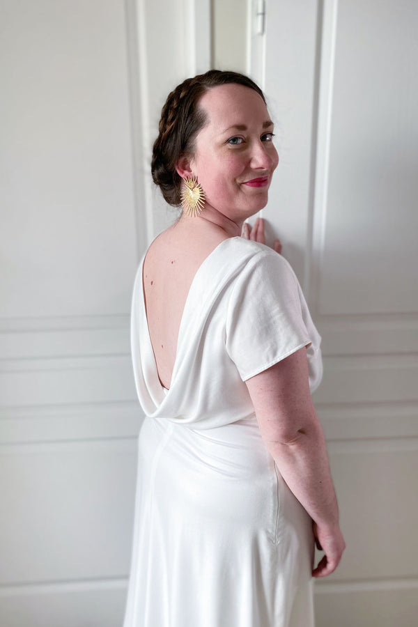 Coudre une robe de mariée avec un dos bénitier, personnalisable et sur-mesure grâce aux patrons et à l'ebook Atelier Charlotte Auzou. 