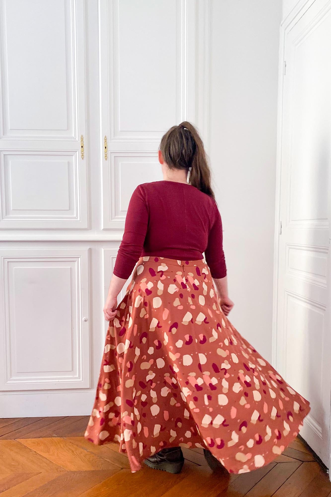 Coudre une jupe patineuse en viscose Granito Chesnut Atelier Brunette avec les patrons de couture à personnaliser au format PDF A4 et A0 marges incluses par Atelier Charlotte Auzou